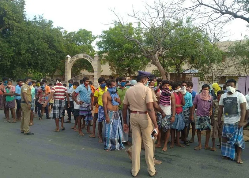  Attempts to isolate student hostel ... General public in protest !!